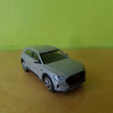 Minichamps H0 870018221 Audi E-tron
