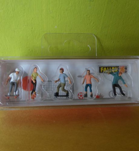 Faller H0 151652 Groepje skaters