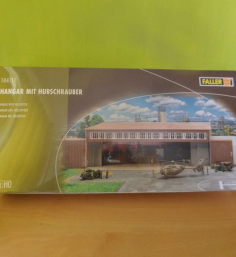 Faller H0 144111 Hangar met Helicopter