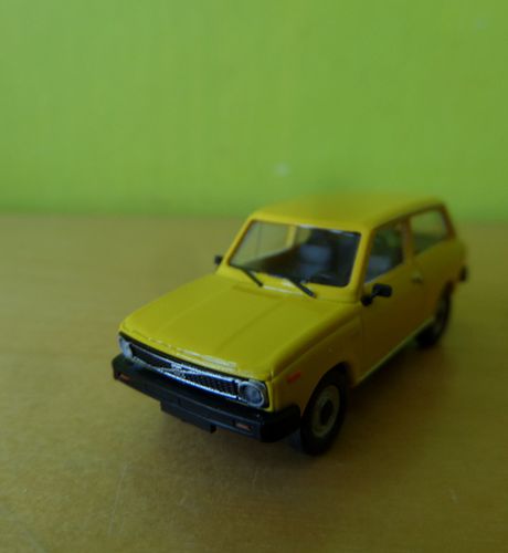 Brekina H0 27626 Volvo 66 combi Licht geel