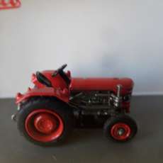 Schuco H0 26793 tractor Hurliman D 70 rood