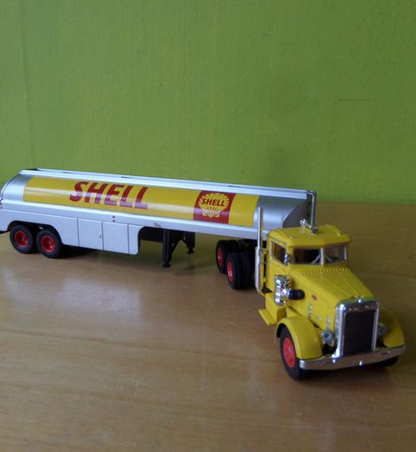 Brekina H0 85762 Peterbilt 281 "Shell"