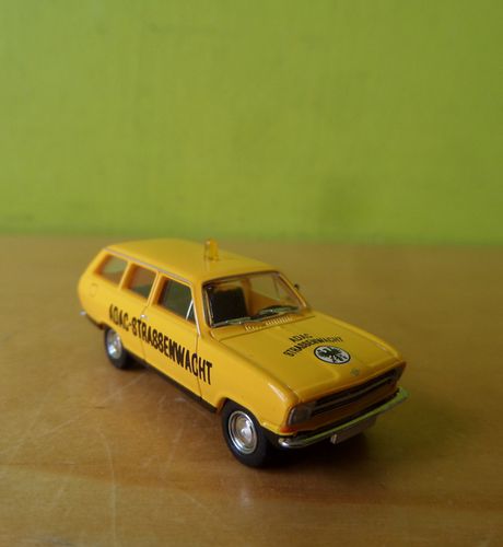 Brekina H0 20437 Opel Kadett Caravan ADAC