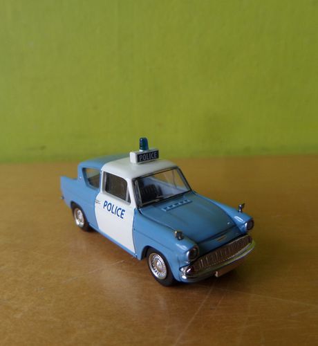 Brekina H0 19332 Ford Anglia "Police"