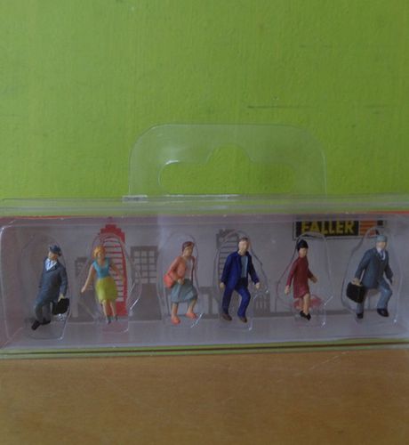 Faller H0 151626  Traplopende personen