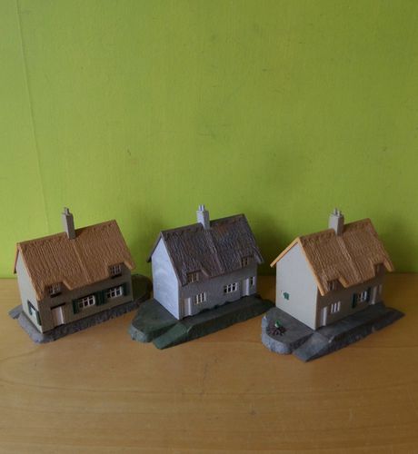 Pola  H0 budget 3 huizen met rieten dak