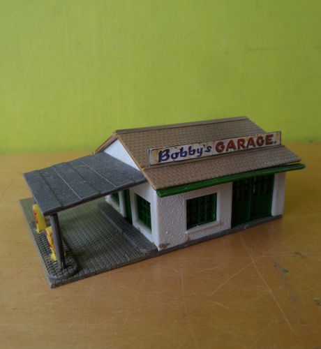 Pola N Bobby `s Garage