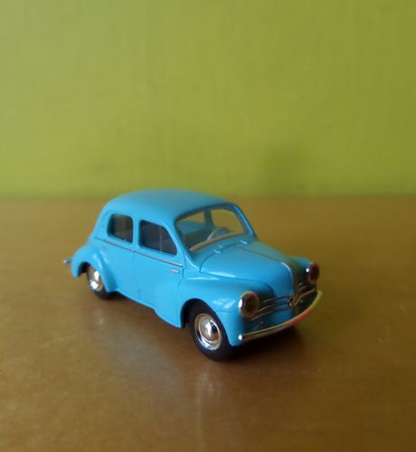 NIEUW ! Busch H0 46519 Renault 4CV