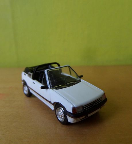 PCX H0 870501 Peugeot 205 Cabrio wit