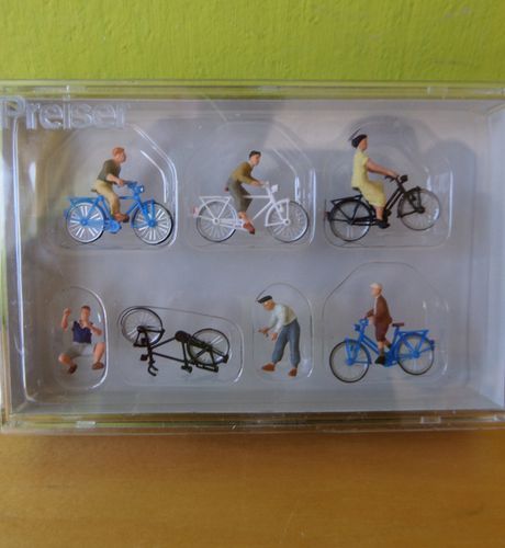Preiser H0 10716 Jeugdige fietsers op reis