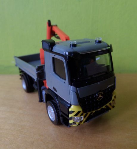 Herpa H0 315906  MB Arocs Kiepwagen + kraan