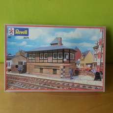 Revell H0 2075 Overweg baanhuis