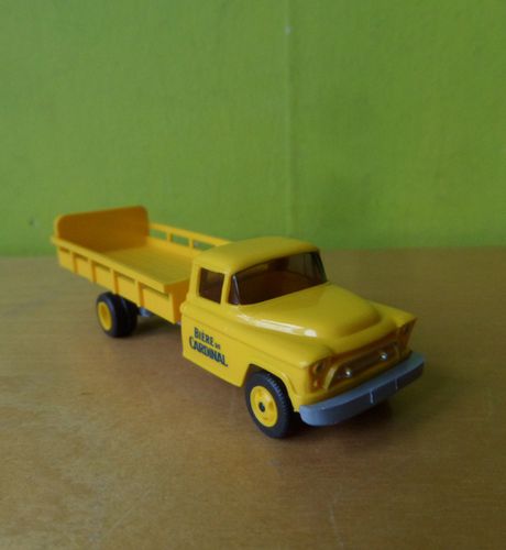 Wiking H0 057004 Chevrolet "Cardinal bier"