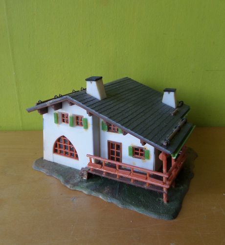 Faller H0  Alpenhuisje met Balkon