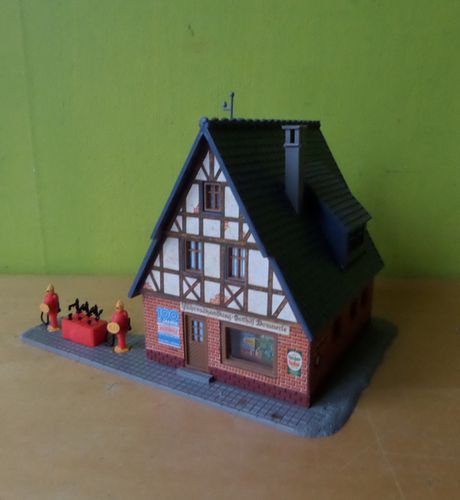 Pola H0 Vakwerkhuis "Fietsen winkel "