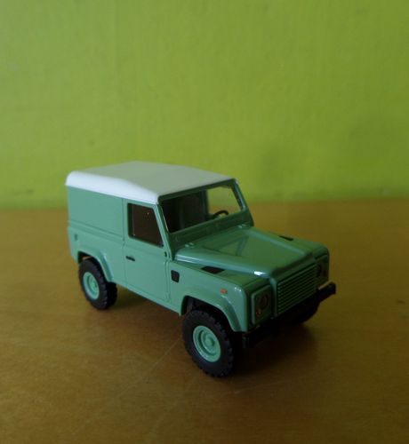 Busch H0 54352 Landrover Defender groen