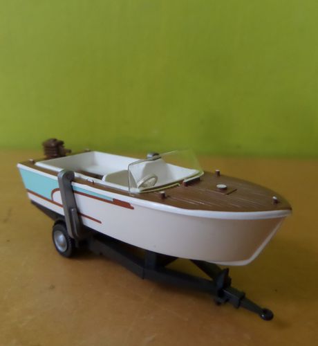 Wiking H0 09504 Riva boot op aanhanger