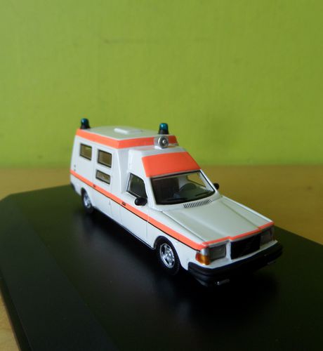 BOS H0 87716 Volvo 265 Ambulance