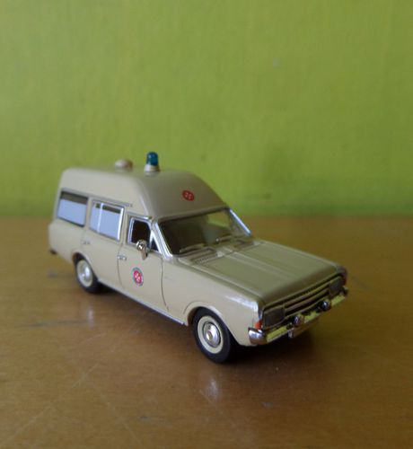 Brekina H0 20672 Opel Record C KTW "Johanniter"