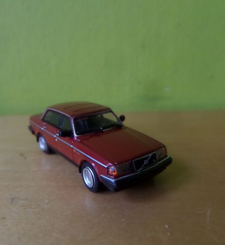 Minichamps H0 870171402  Volvo 240 GL