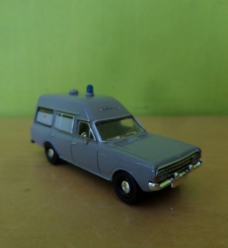 Brekina H0 20671 Opel rekord C KTW grijs