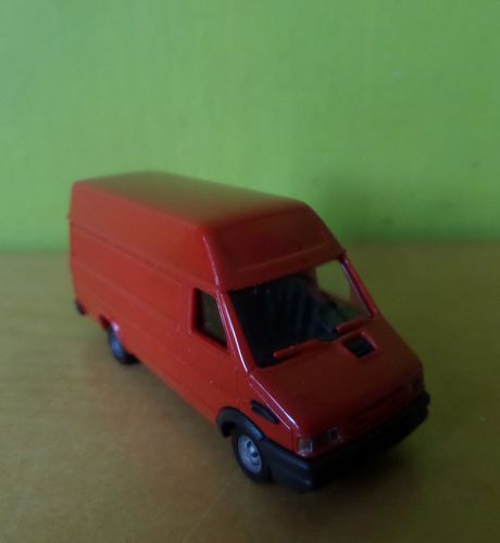 Busch H0 89114 Iveco Daily rood