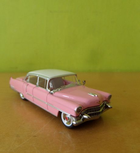 Brekina H0 18350 Cadillac Fleedwood pink