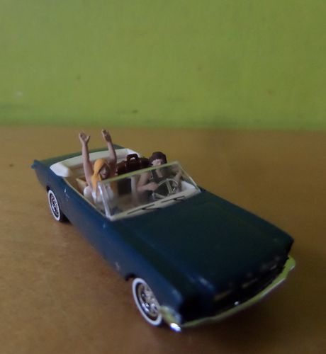 Busch H0 47528 Ford Mustang met passagiers