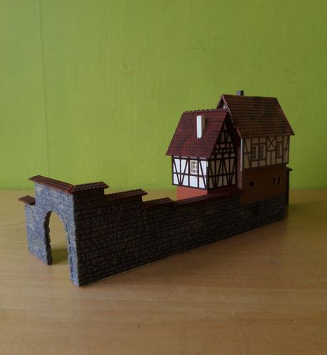 Faller H0 Stadsmuur met muur huisjes