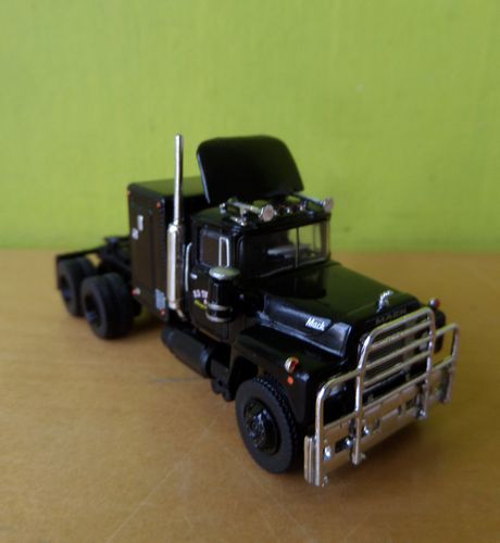 Brekina H0 85800 Mack RS 700 zwart