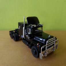 Brekina H0 85800 Mack RS 700 zwart