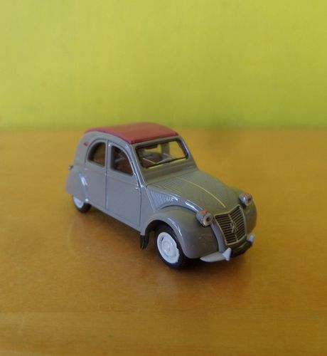 SAI H0 6002 Citroen 2 cv gesloten kap  grijs