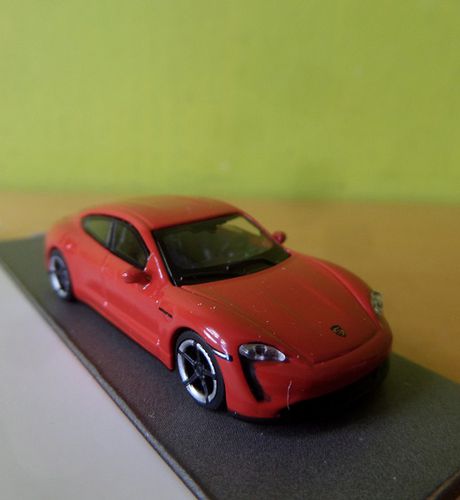 Schuco H0  87U 00066 Porsche Taycan Turbo S