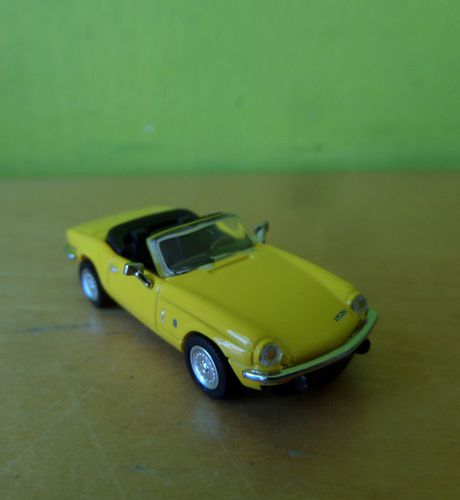 Brekina H0 15177 Triumph Spitfire geel
