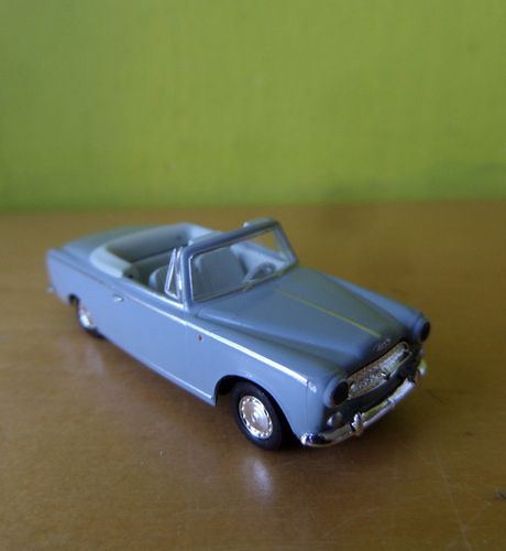 Brekina H0 29161 Peugeot 403 Cabrio grijs