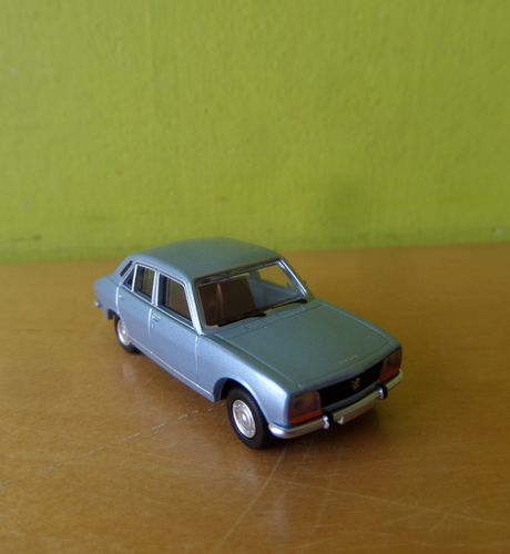 Brekina H0 29121 Peugeot 504 licht blauw