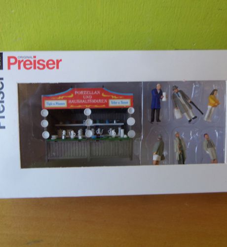 Preiser H0 24693 Kermis kraam met porselein