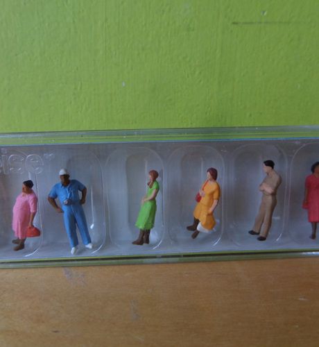 Preiser H0 14047 Wachtende mensen