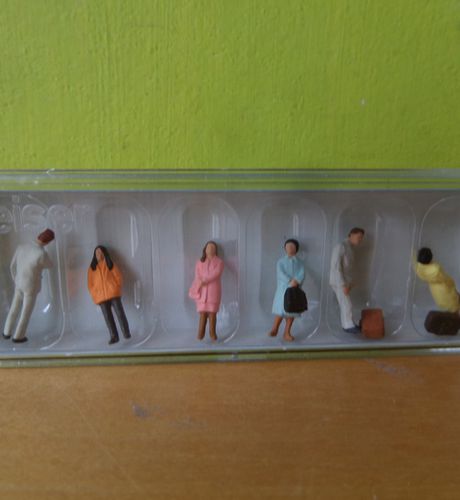 Preiser H0 14121 Wachtende reizigers