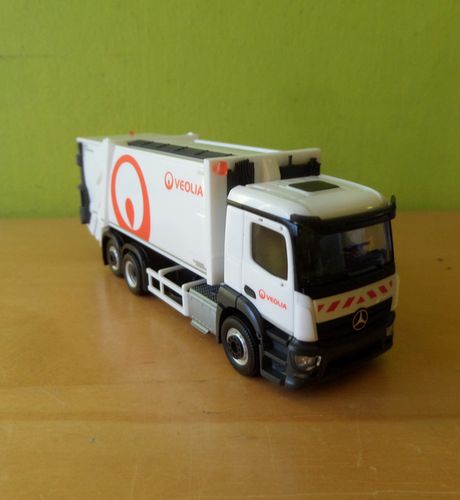 Herpa H0 319102 MB Actros Veolia Vuilniswagen