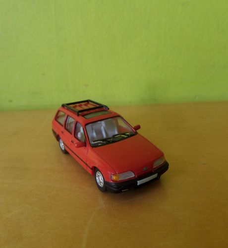 PCX H0 870281 Ford Sierra  Turnier rood