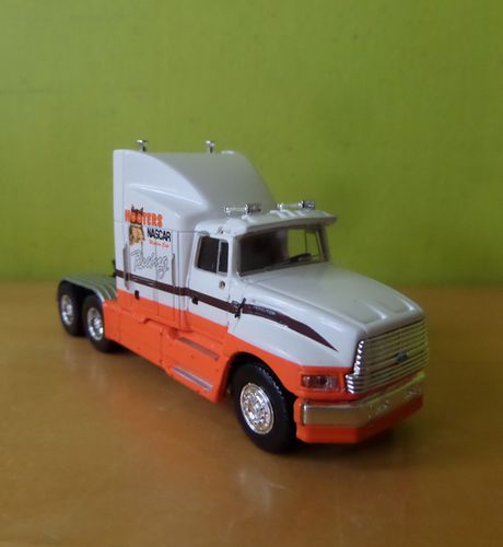 Brekina H0 85907 Ford Aeromax "Hooters"