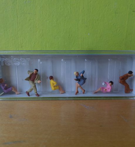 Preiser H0 14103 Zittende personen