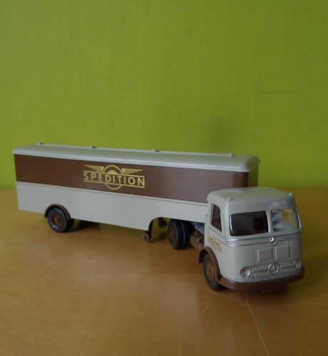 Wiking H0 51320 Mercedes Pullman "spedition"