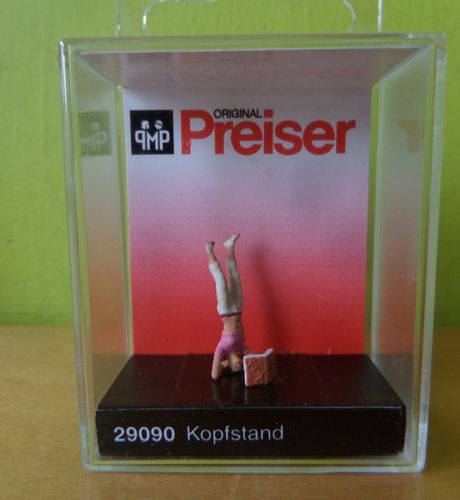 Preiser H0 29090  Op je hoofd staan