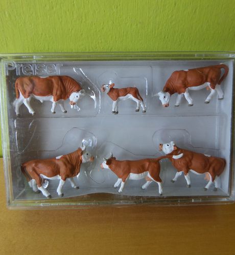 Preiser H0 10146 Roodbonte koeien