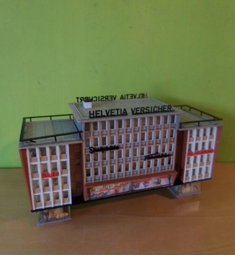 Opruiming ! Faller H0 Flatgebouw met winkels