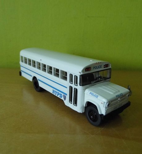 Brekina H0 61332 Dodge S 600 NYPD