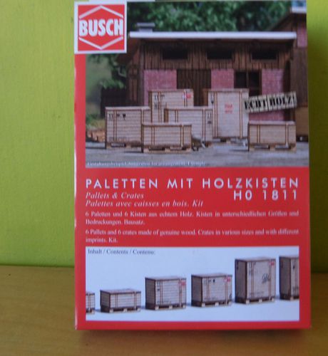 Busch H0 1811 Pallets met houten kisten