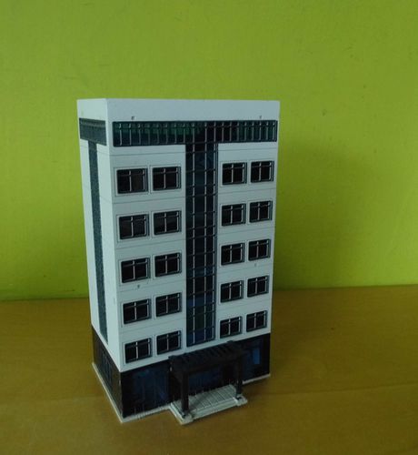 Merk ? N  Grote moderne flat